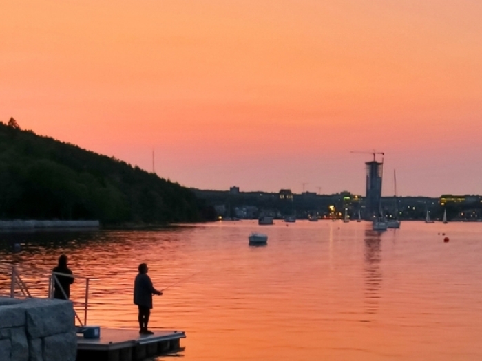 Pink and orange sunset over The Dingle in Halifax